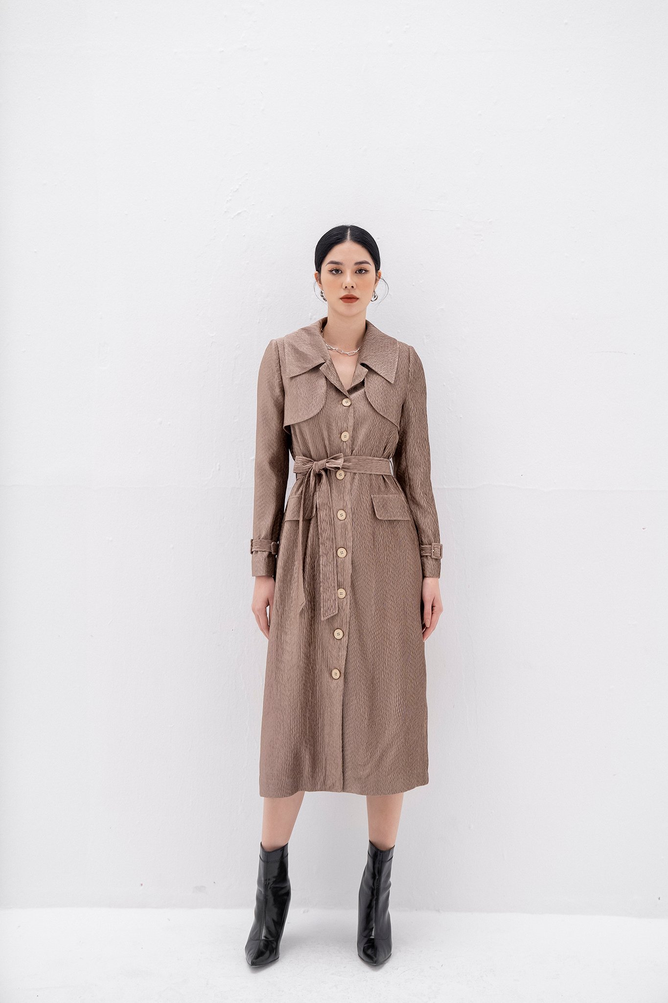 Đầm sơ mi tay dài cổ bẻ eva de eva 21adke179n