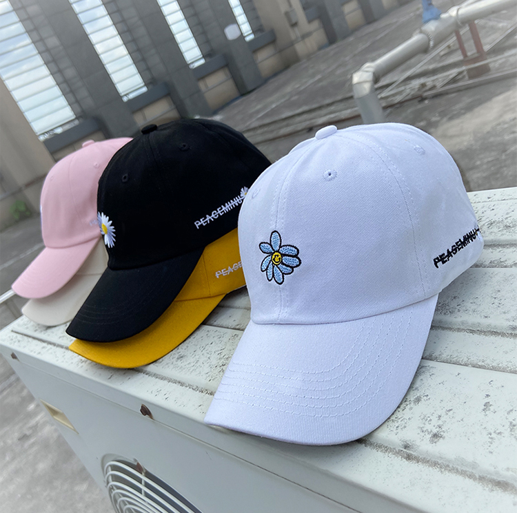 Mũ kết hoa cúc đủ màu cho cả nam và nữ