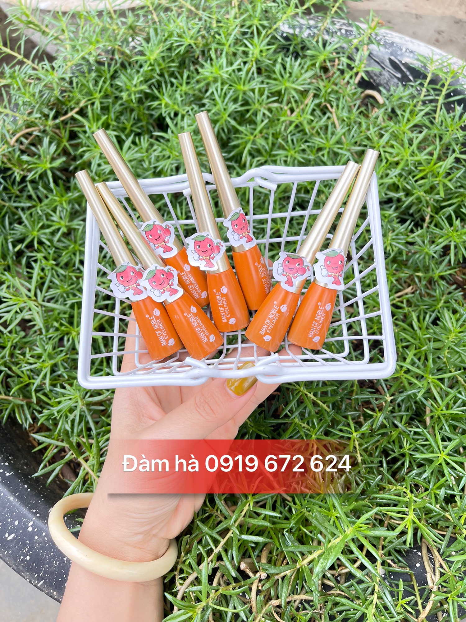 Bút kẻ mắt trái đào Kiss beauty