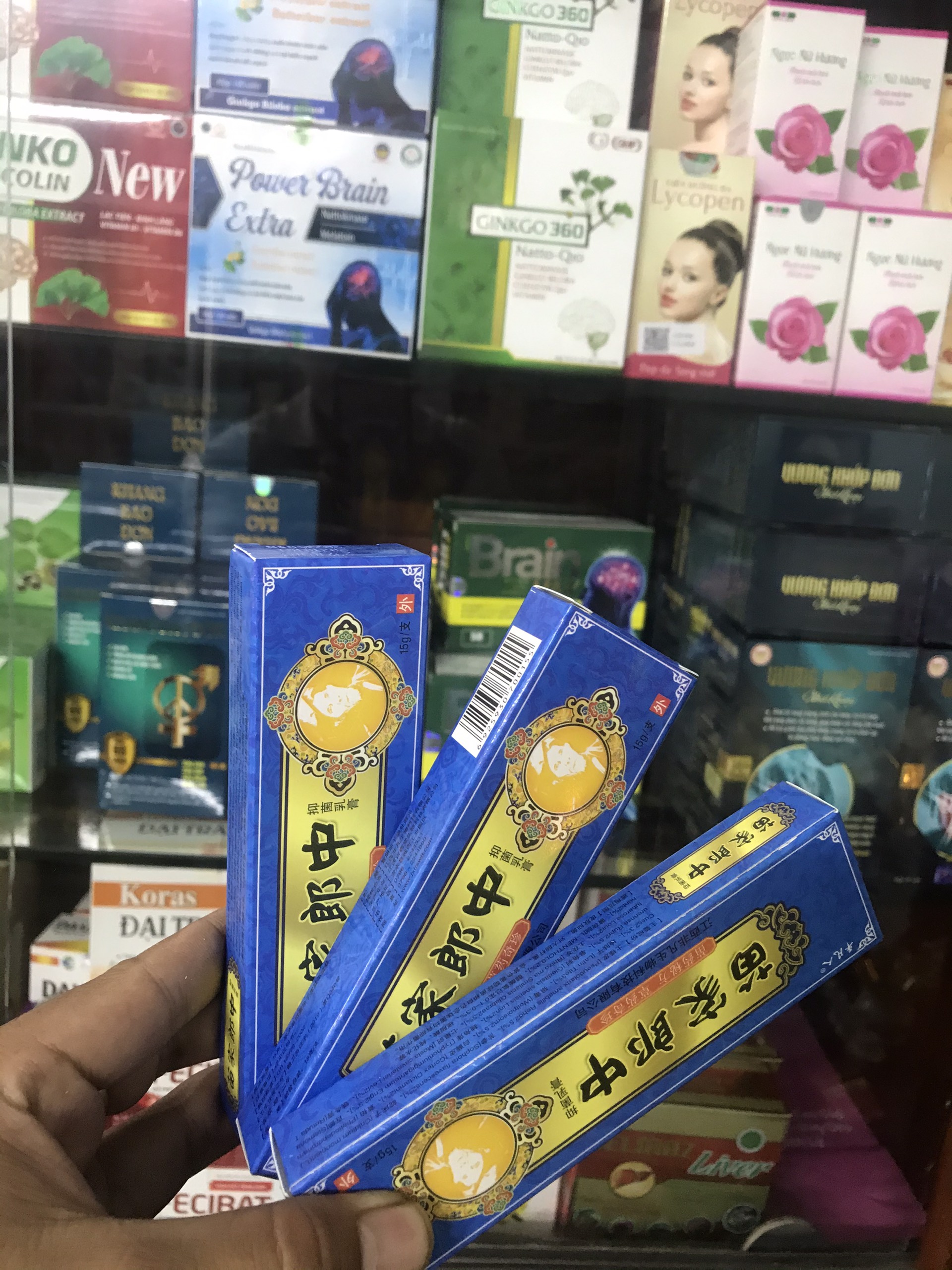Kem bôi nứt gót bà già