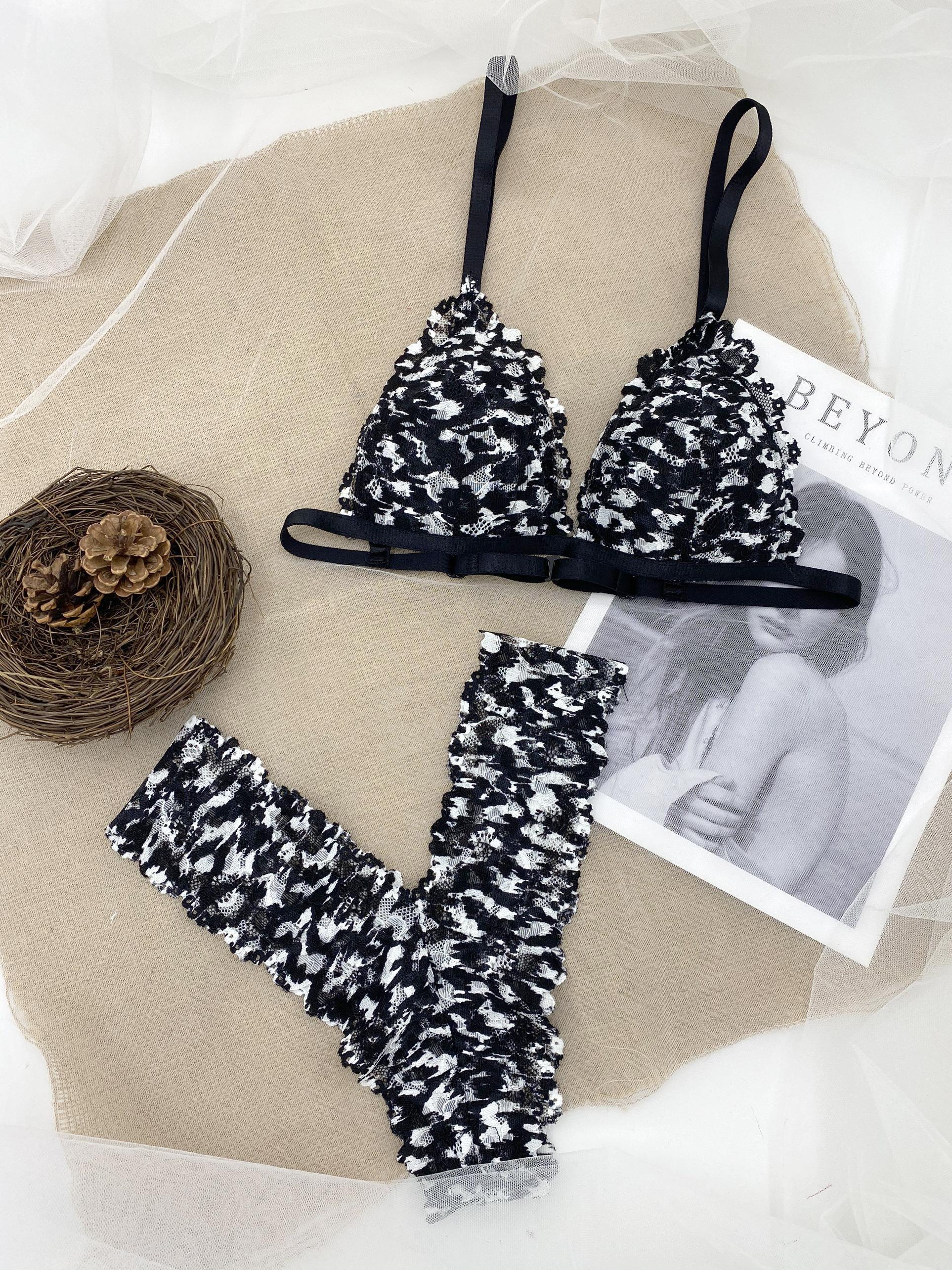 [SALE]  Bộ đồ lót bralette họa tiết đen trắng có mút mỏng [đồ lót - áo lót - quần lót - bikini - đồ lót đẹp - bra - đồ lót giá rẻ - áo ngực - quần lọt khe - đồ lót ren - quần lót ren - áo lót ren - đồ lót sexy]