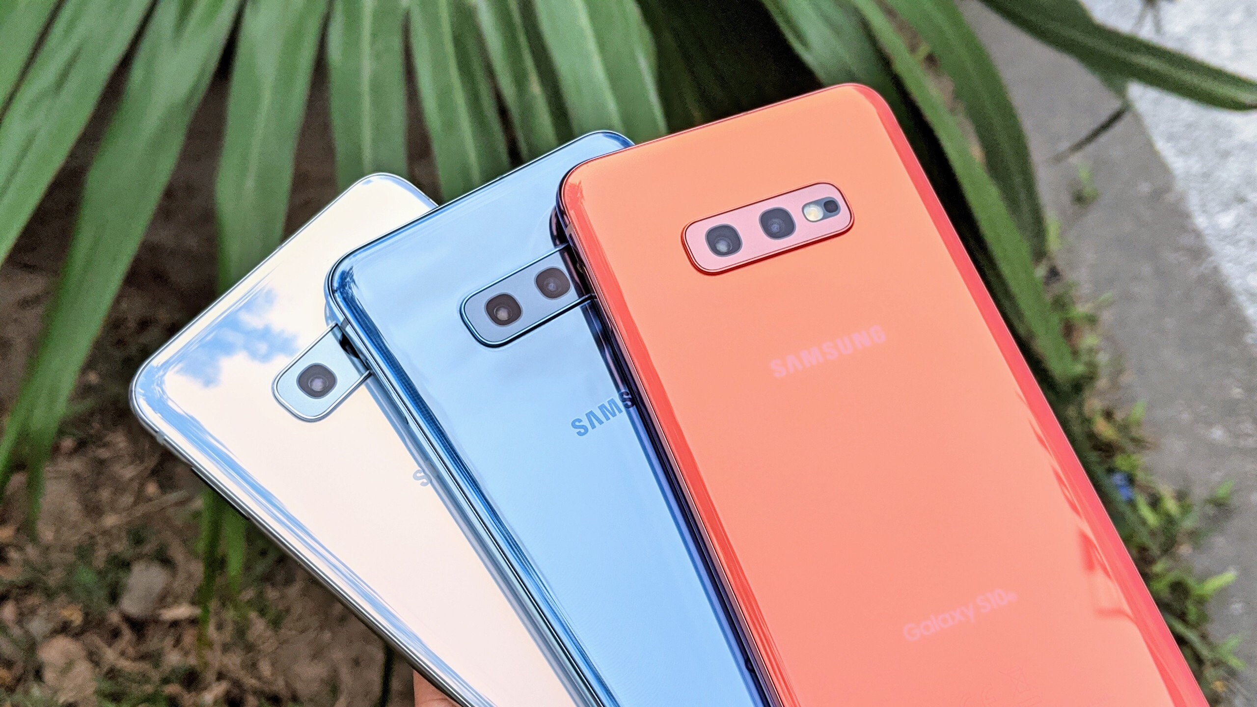 Điện thoại Samsung S10e nhỏ Gọn - Cấu hình khủng Snap855 chiến game tốt tại ZinMobile