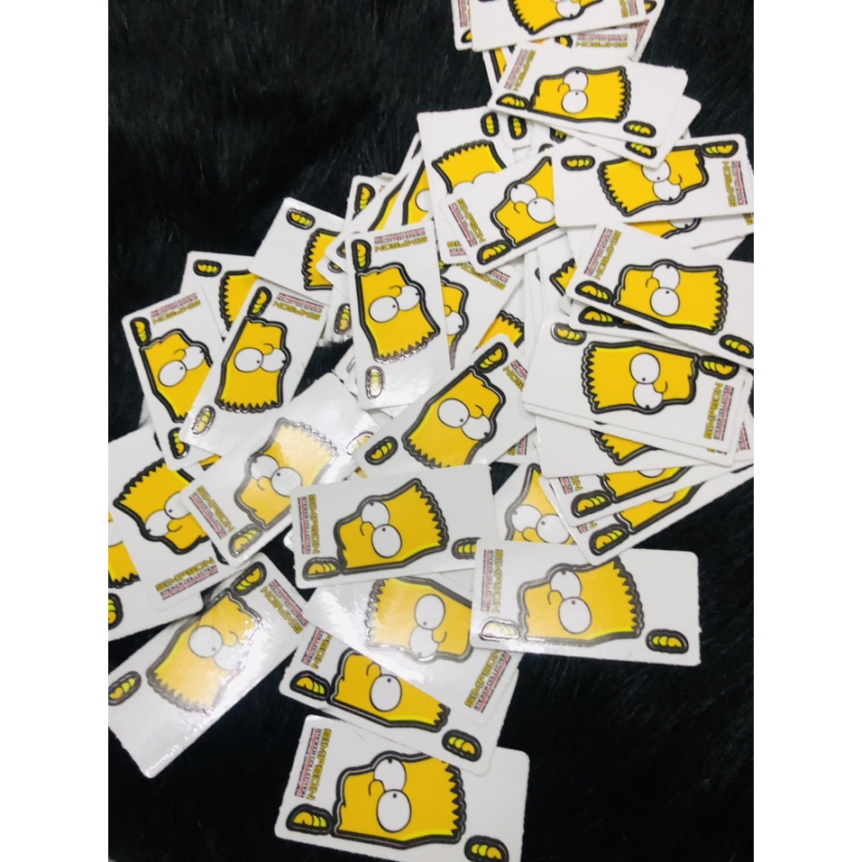 Tem Simpson lấp ló điện thoại