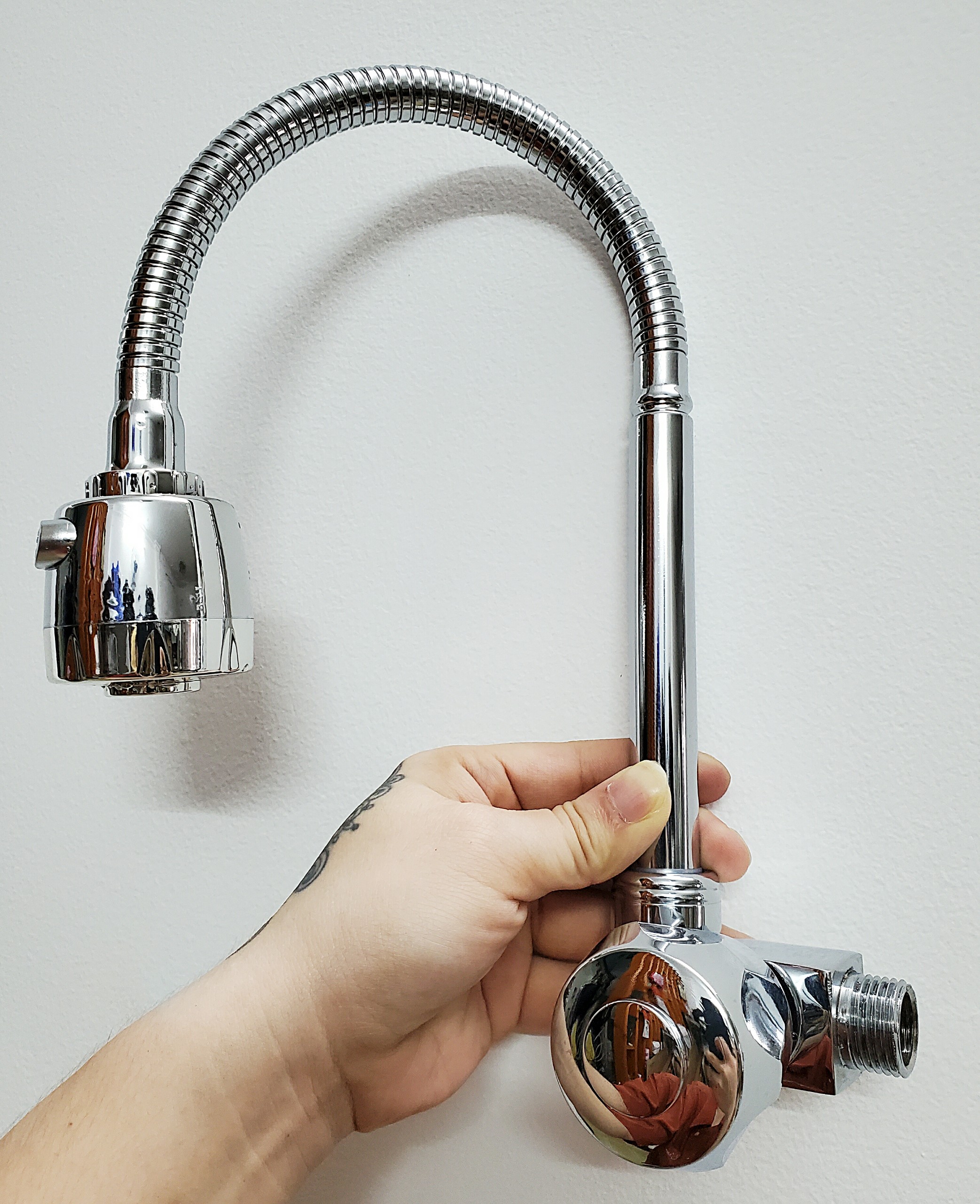 Vòi rửa chén bát một đường nước lạnh cần bẻ - âm tường xi bóng