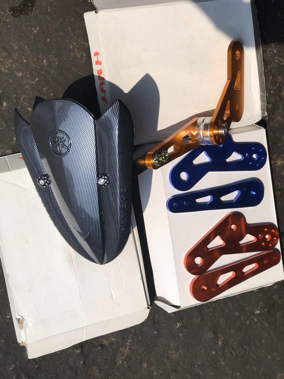 dè chắn bùn carbon EXCITER,TFX,R15,FZ,RAIDER,WINNER, SONIC