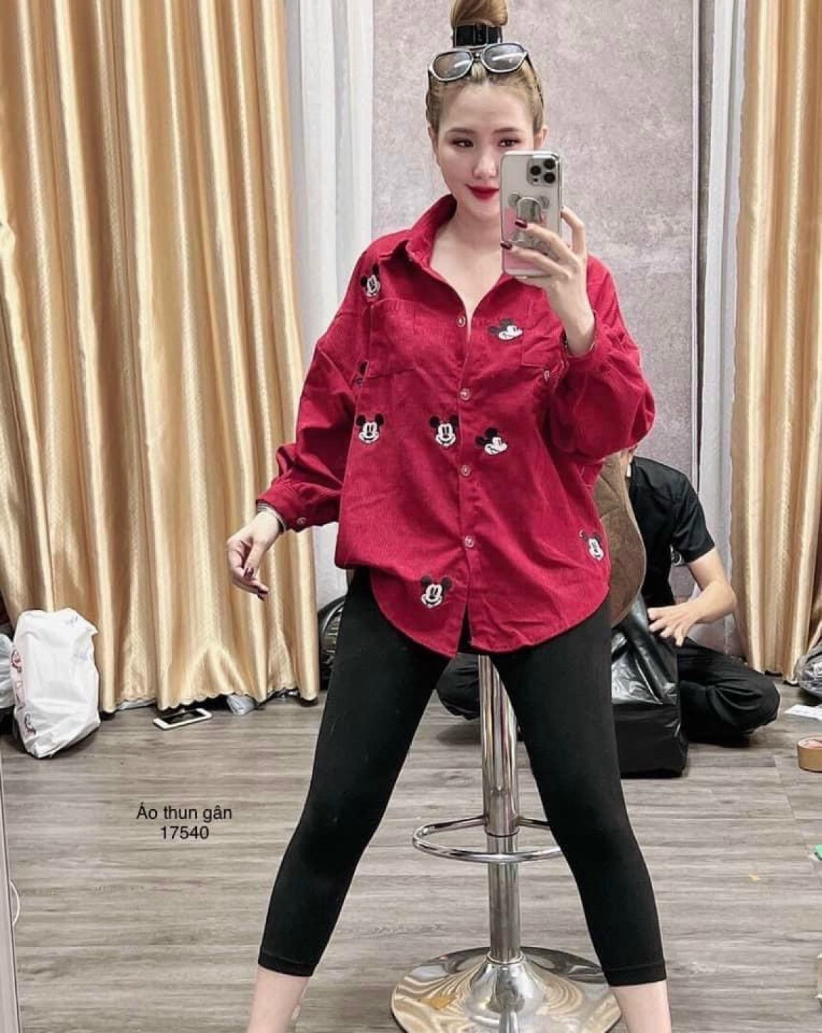 10+ Cách Phối Quần Legging Với Áo Sơ Mi Sành Điệu Hack Dáng 4 Kết hợp quần legging và áo sơ mi