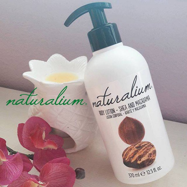 Sữa dưỡng thể chiết xuất từ hạ Mỡ và Macca - Naturalium Skin Nourishing Body Lotion Shea and Macca