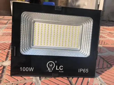 Đèn Pha led 100W/50w ip66 Mầu sắc 6500k-new (2)
