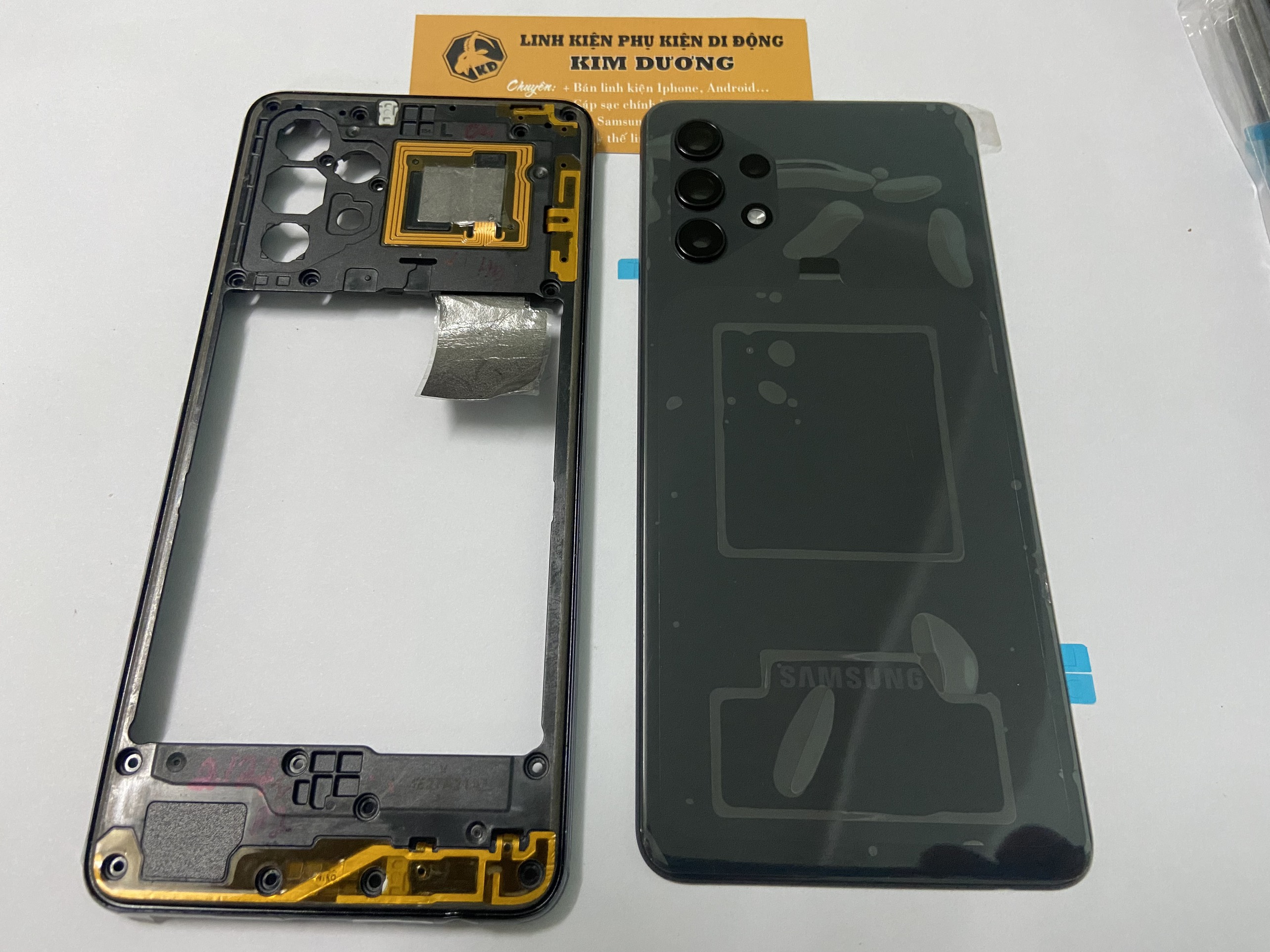 Khung viền máy + Nắp lưng dành cho Samsung Galaxy A32 bản 4G kèm theo kính camera.