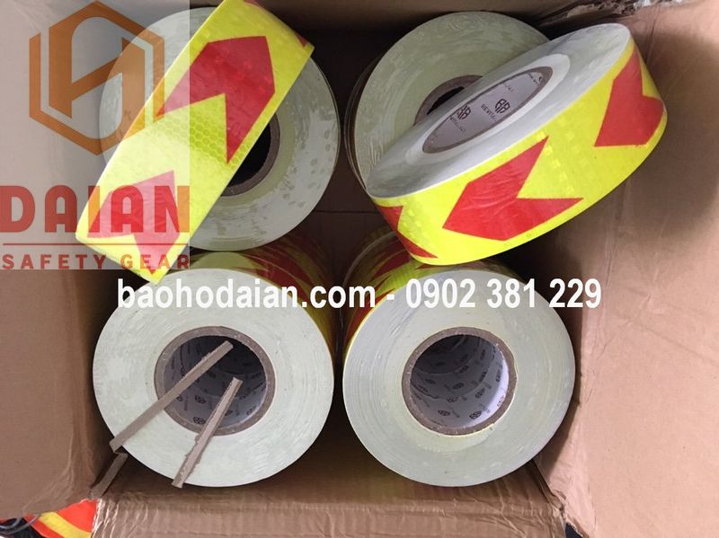 Băng keo phản quang vàng đỏ mũi tên nhỏ bản 5cm x 45m