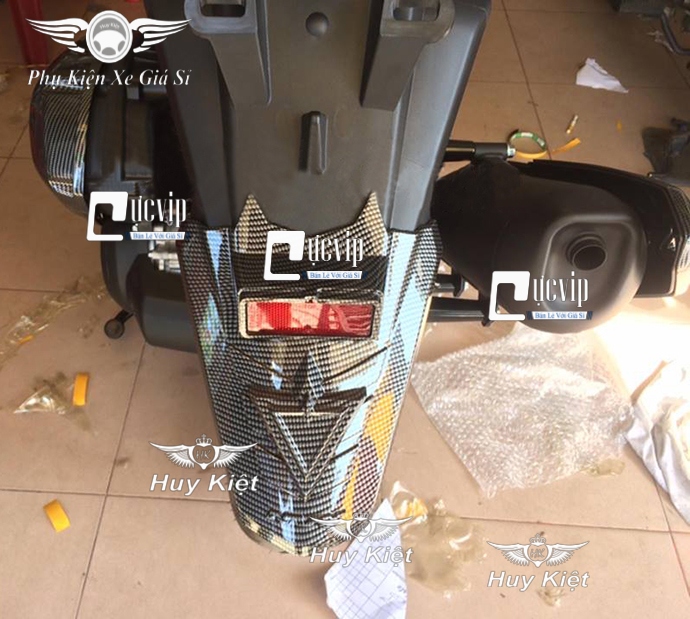 Ốp đuôi dè sau carbon cho xe yamaha nvx ms1600