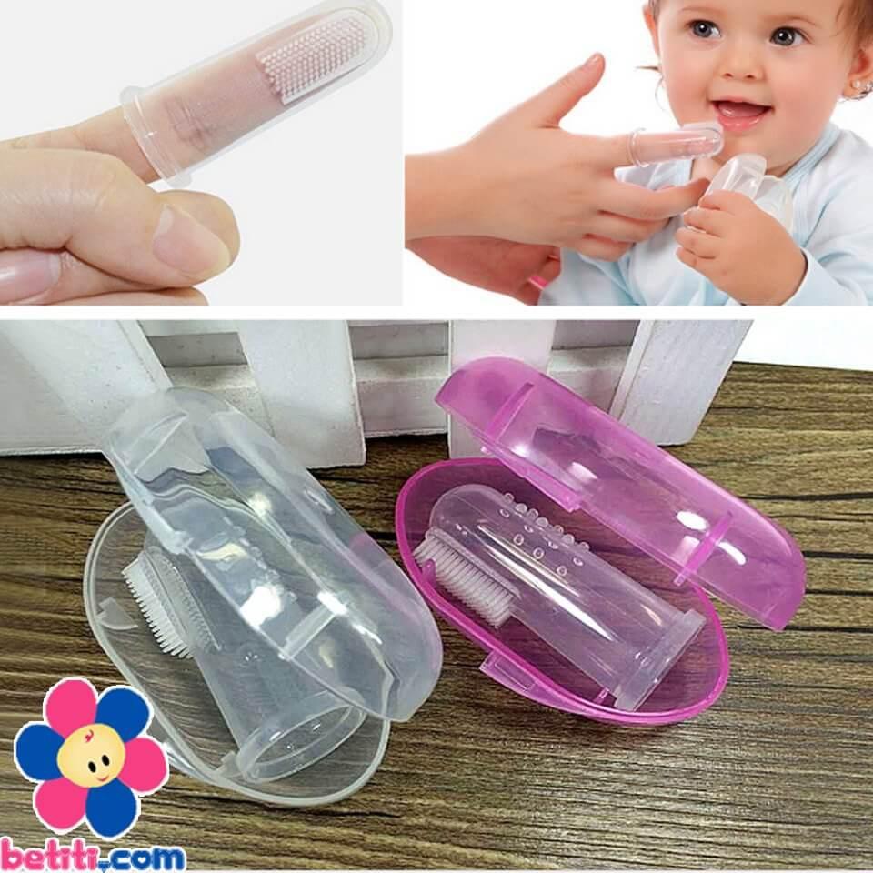Rơ lưỡi vệ sinh răng sữa bằng silicon cho bé có hộp ( màu ngẫu nhiên)