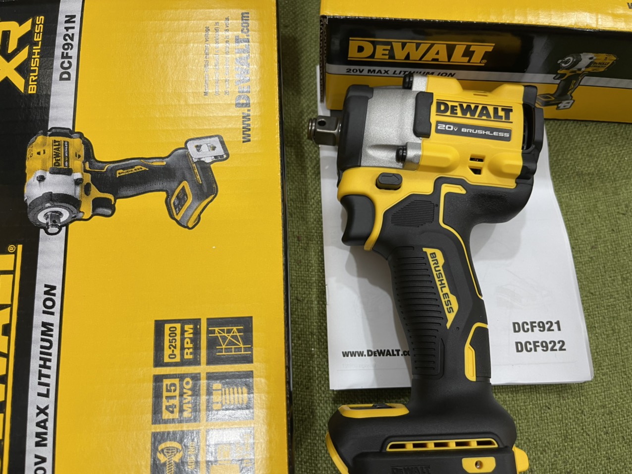 Máy siết bu lông pin dewalt dcf921n