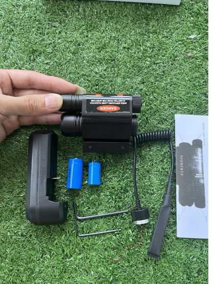 Tia laser, Laser đại bàng cao cấp tia xanh - đỏ, tích hợp đèn pin siêu sáng.