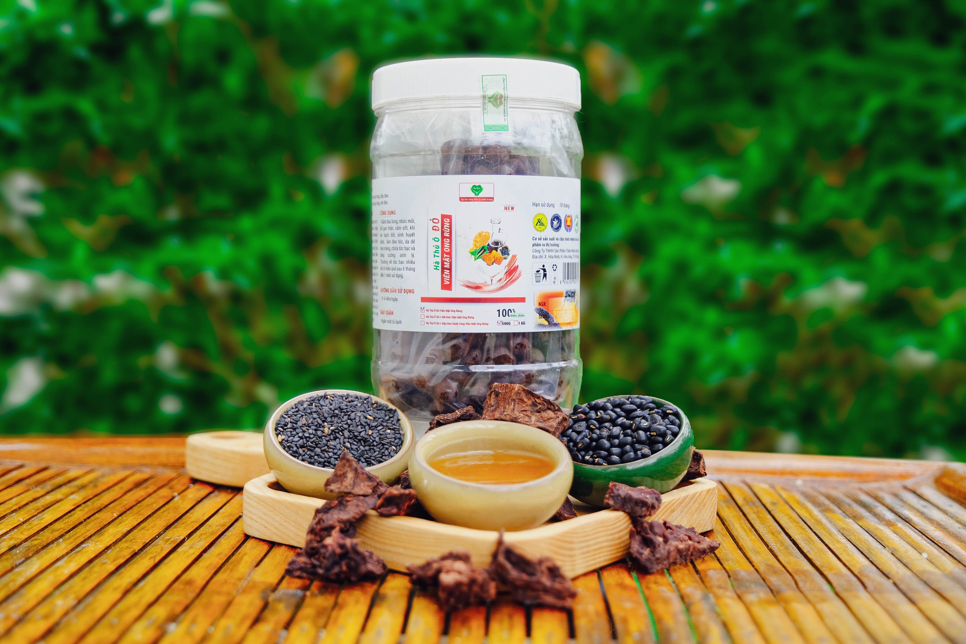 HÀ THỦ Ô ĐỎ + ĐẬU ĐEN XANH LÒNG MẸ KEN-Hủ 500gr viên với mật ong rừng