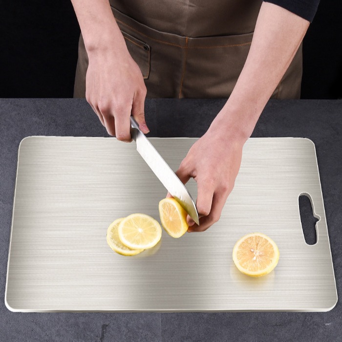 THỚT INOX 304 KHÁNG KHUẨN CAO CẤP SIÊU BỀN BỈ CÓ MÓC TREO TIỆN LỢI - KHÔNG GỈ, CHỐNG MỐC, DỄ VỆ SINH, AN TOÀN SỨC KHỎE