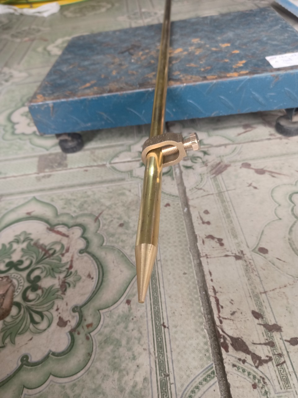 Cọc tiếp địa đồng vàng phi 16 dài 1,5m kèm ốc siết