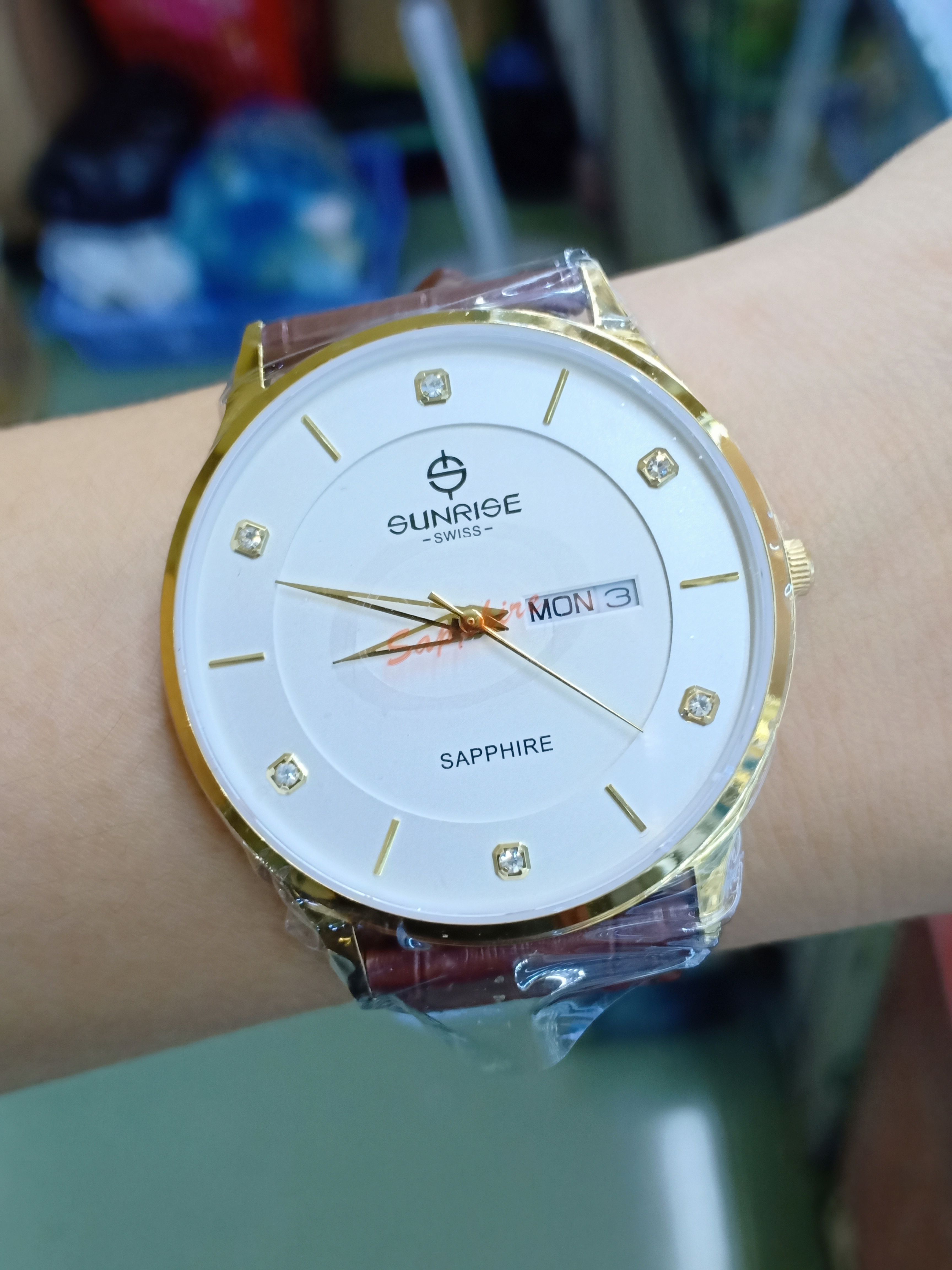 Đồng hồ Dây da nam SUNRISE 1109PB mặt trắng dây nâu siêu mỏng, kính sapphire chống xước, chống nước tốt.
