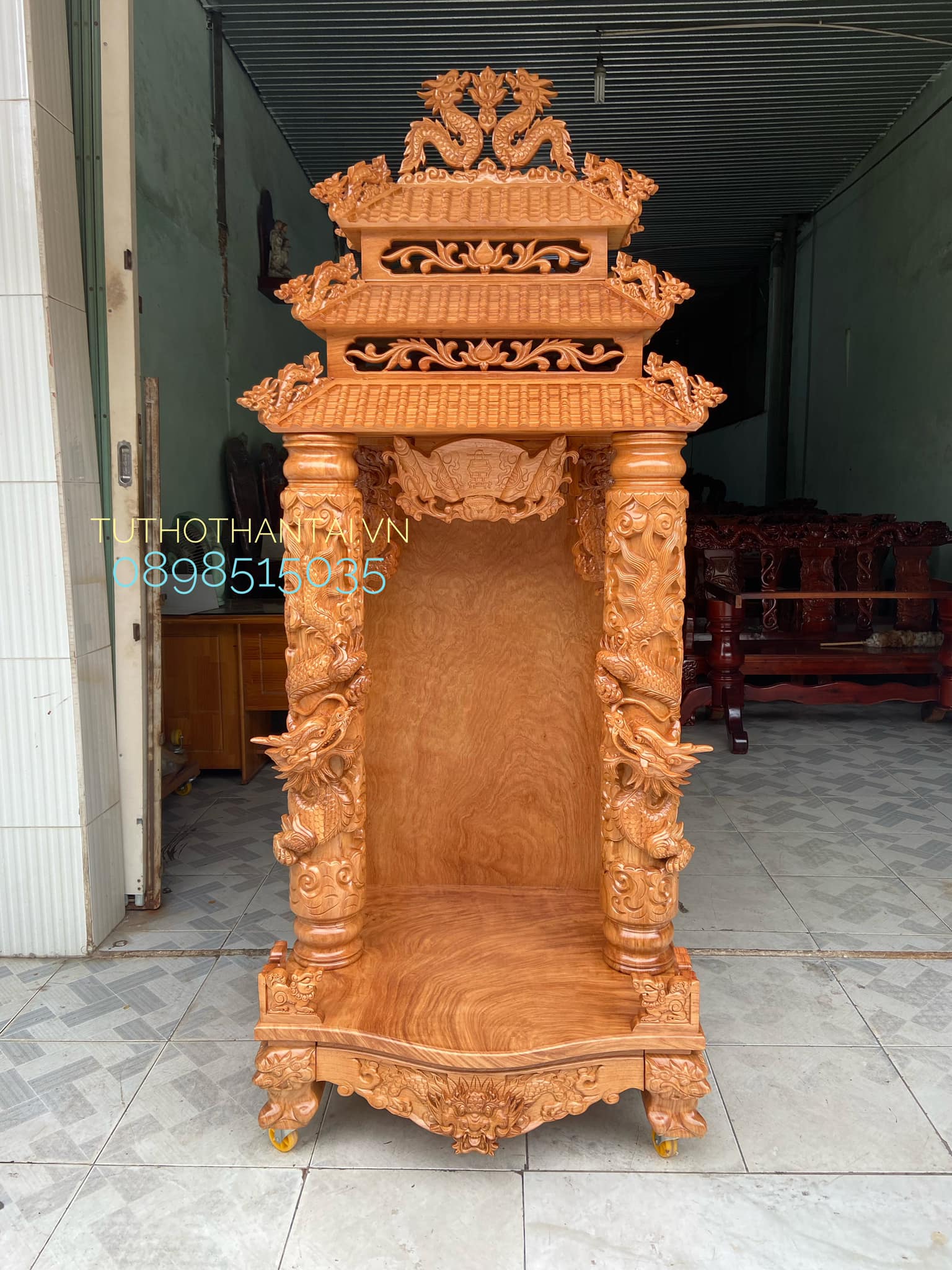 Bàn thờ thần tài mái ngói 3 tầng vip 81 x 68 x 197cm