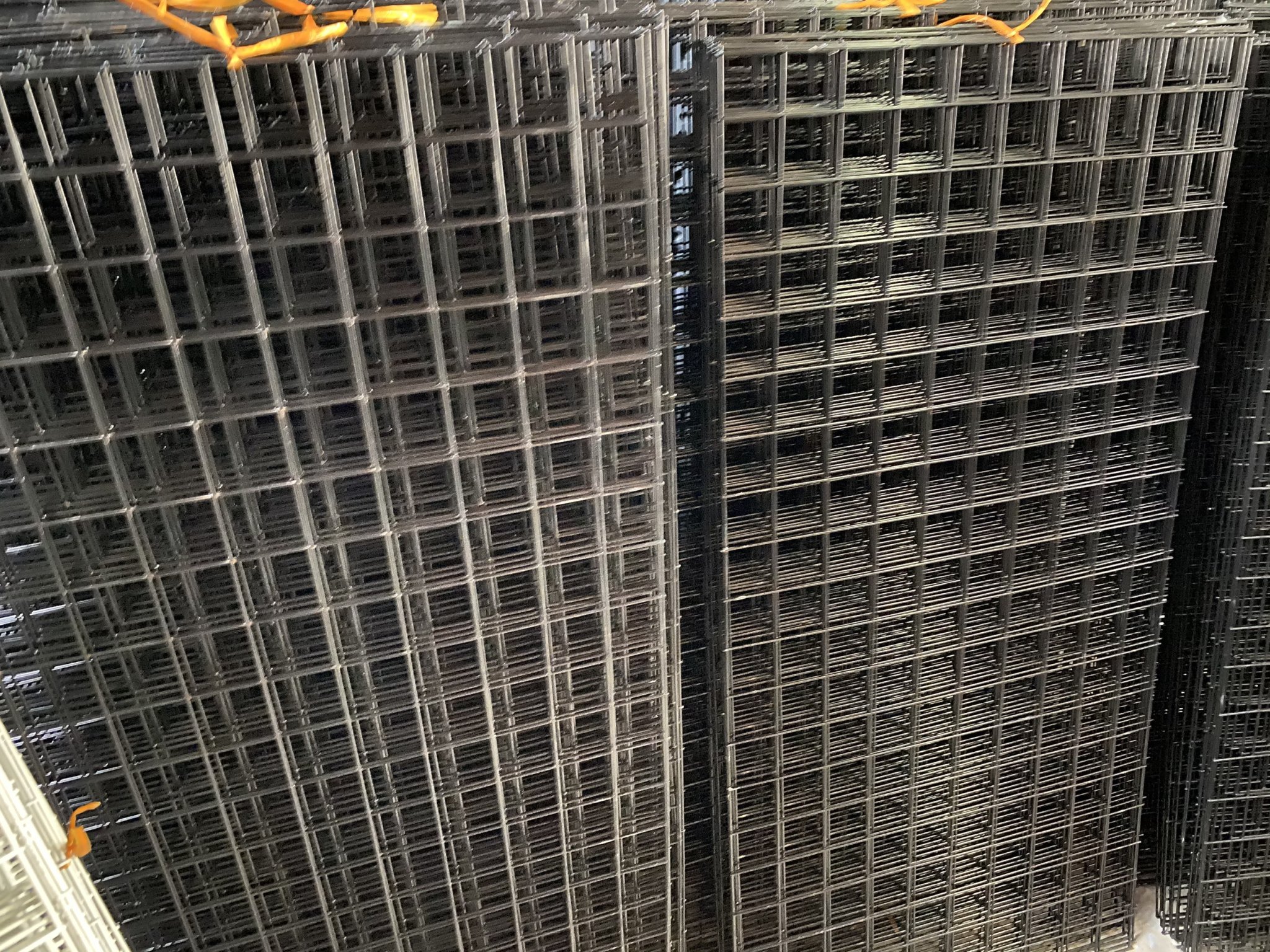 Tấm lưới sắt trang trí giúp sắp xếp không gian ô 5cm loại 50x100cm