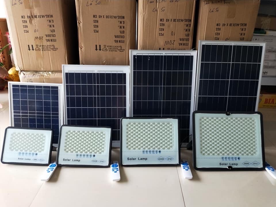 Đèn Led Pha Năng Lượng Mặt Trời 100W Solar Lamp- Tấm pin mặt trời Polycrystalline với hiệu suất sạc cao Tiêu chuẩn chống nước và chống bụi IP67