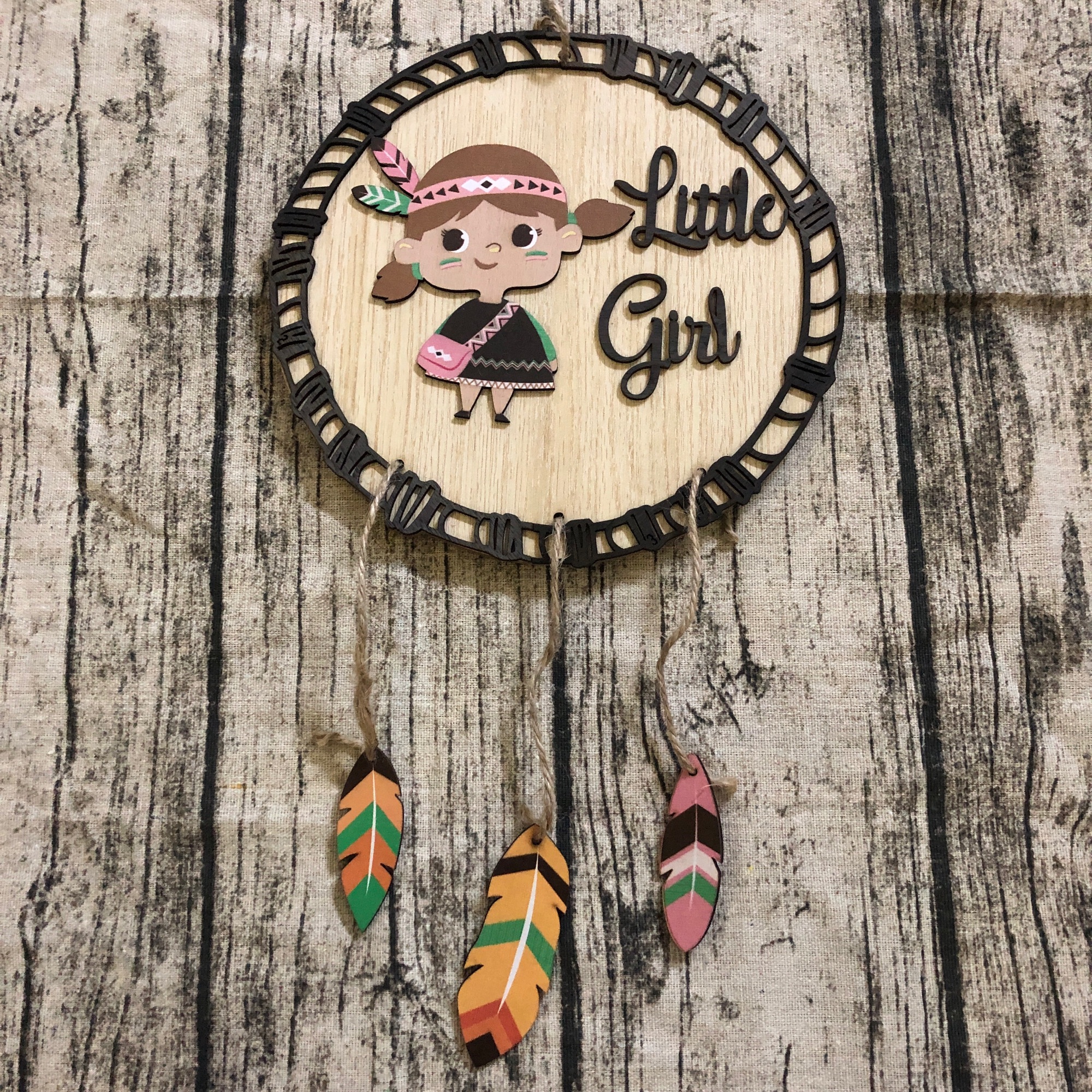 Bảng gỗ treo phòng bé gái little girl hình cô bé thổ dân