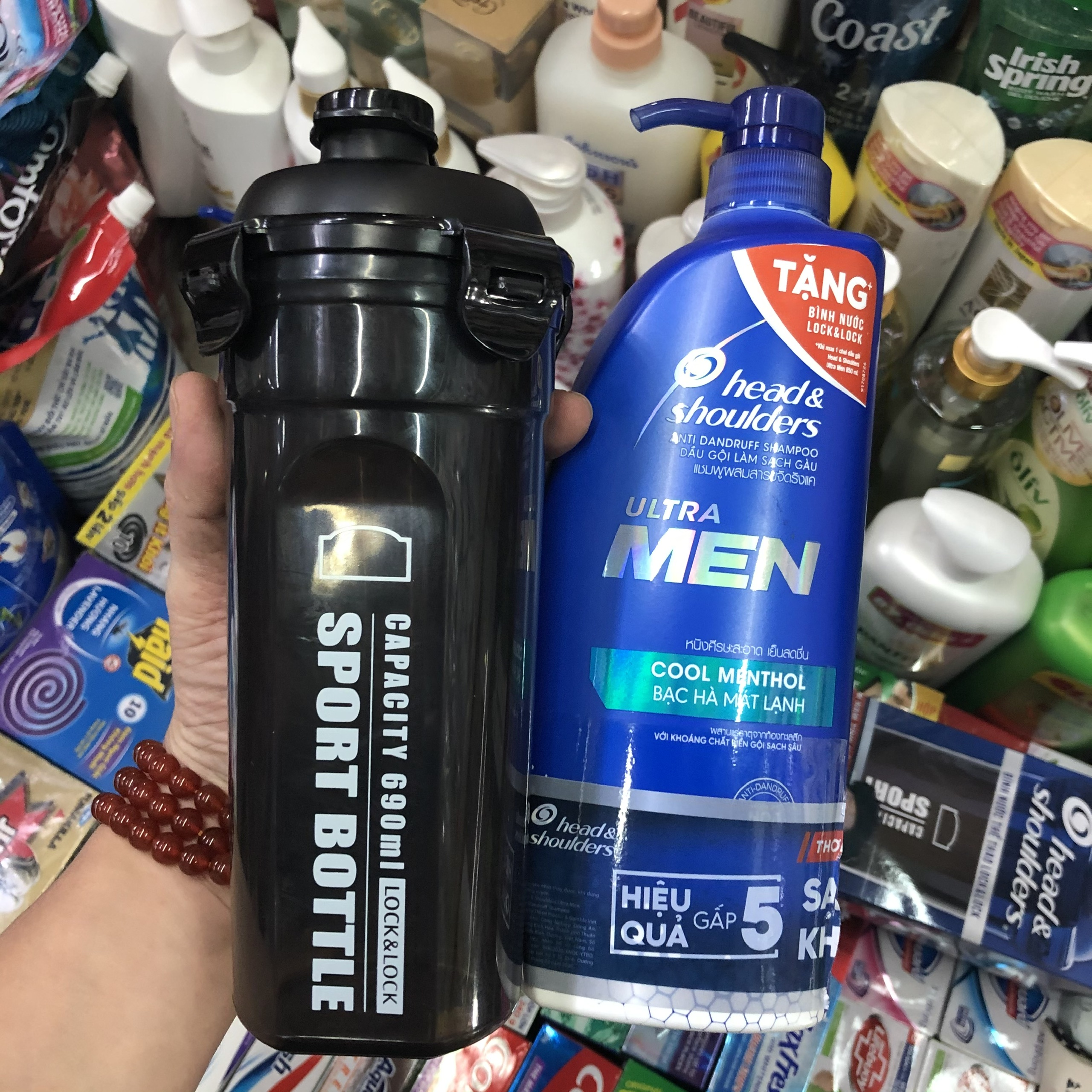 Dầu gội Head & Shoulders men 850ml tặng bình nước lock&lock