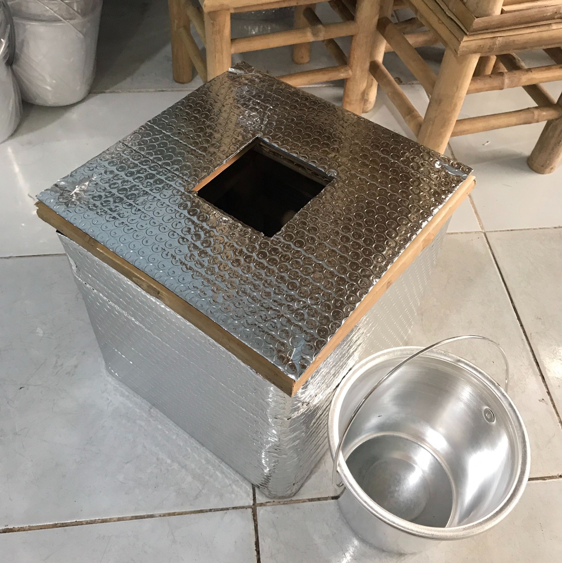 Ghế xông phụ khoa bọc cách nhiệt+xô chứa