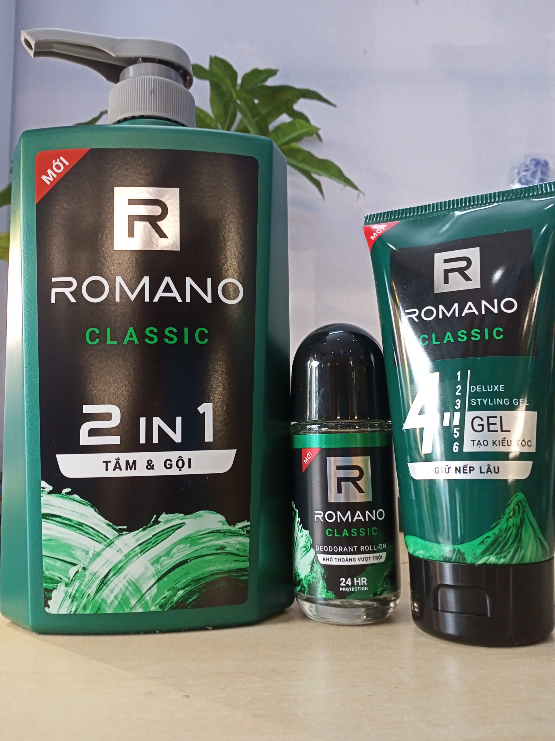 Combo Romano Classic tắm gội 2 in 1 650g + Gel tạo kiểu Romano 150g + Lăn khử mùi Romano 50ml