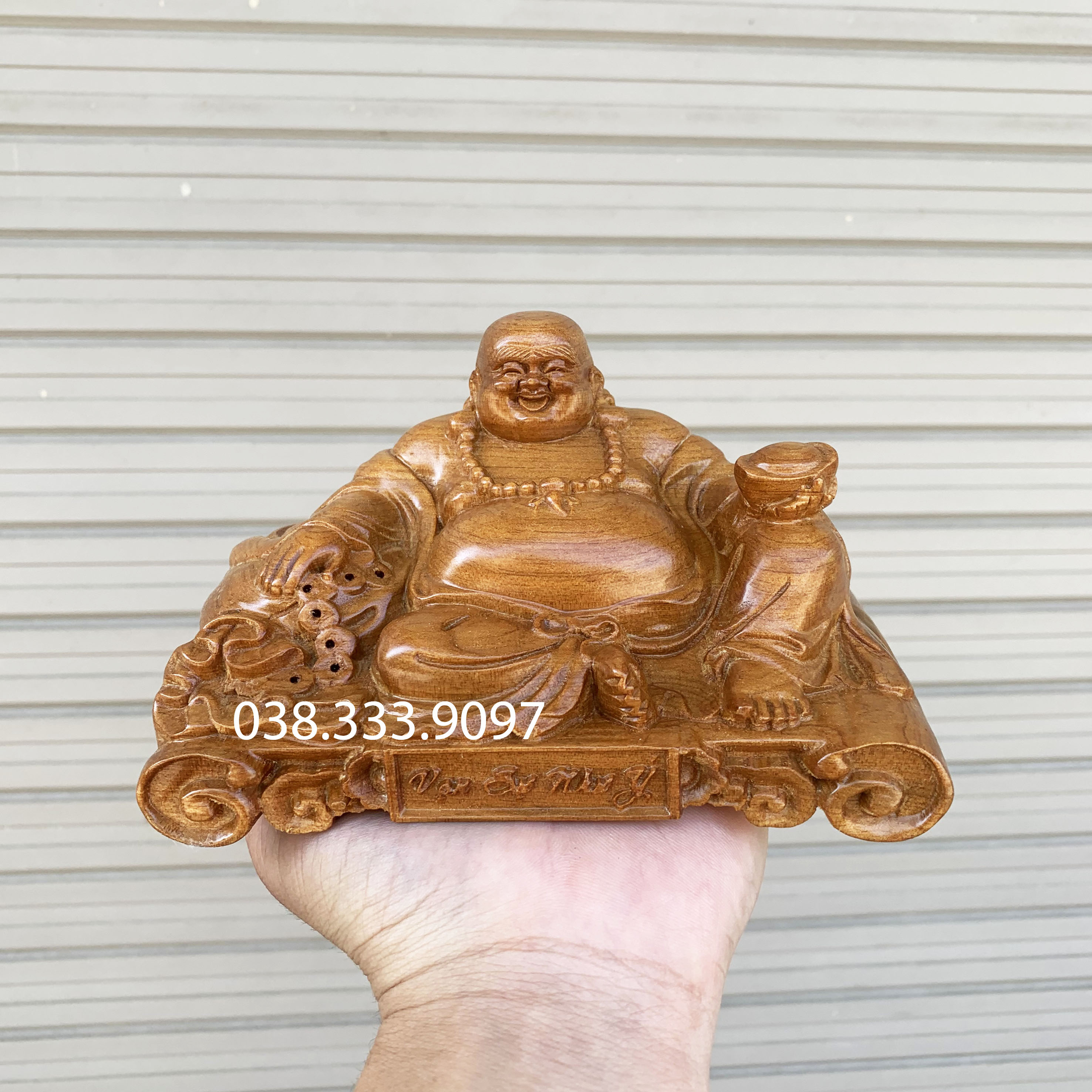 Tượng phật di lặc đục máy cnc chất liệu gỗ bách xanh nguyên khối