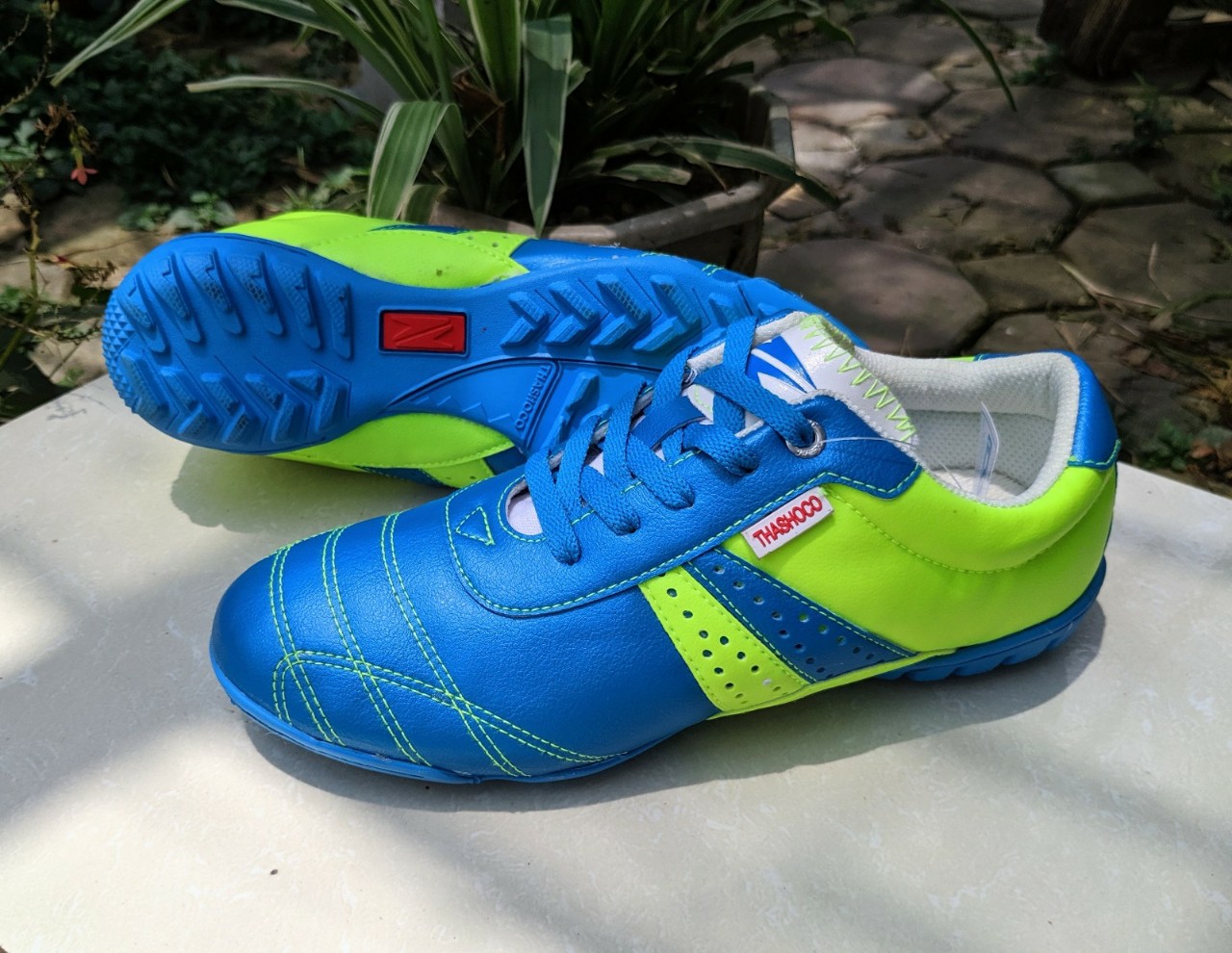 Giày đá bóng PU Thashoco màu xanh biển