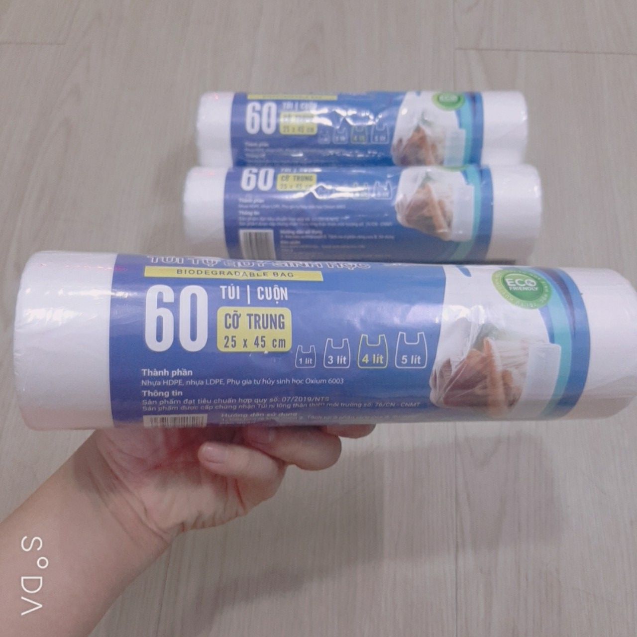 Cuộn 60 Túi Tự Hủy Sinh Học Tamiko 25x45 cm Có Quai Xách