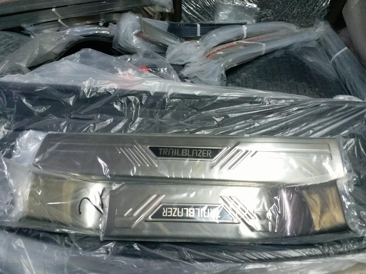 Bộ 4 Ốp bậc trong INOX Chevrolet Trailblazer 2016-2020