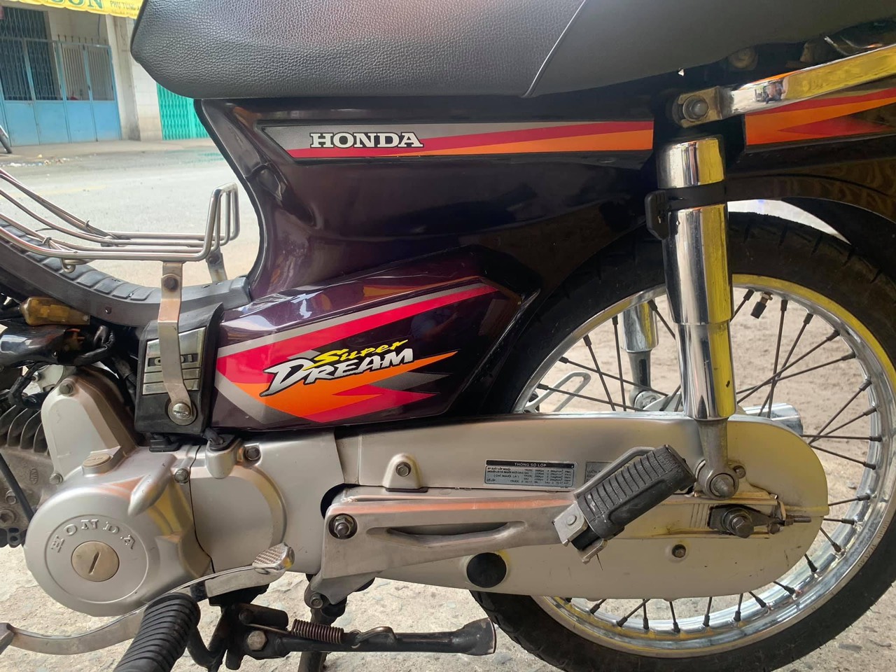 Chi tiết Honda Super Dream thế hệ đầu tiên lắp ráp tại Việt Nam