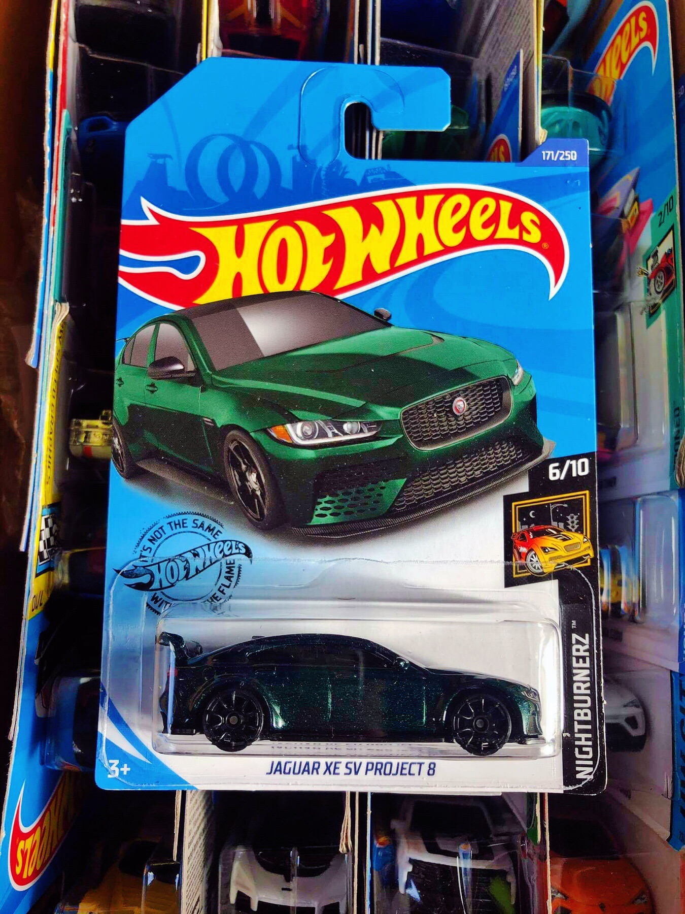 Xe mô hình hot wheels tỉ lệ 1:64 "jaguar xe sv project 8"