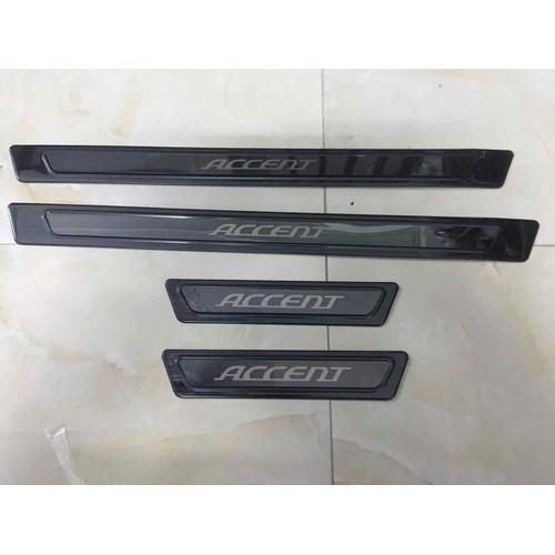 Ốp bậc ngoài Titan Huyndai Accent 2018