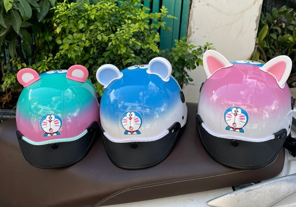 Nón bảo hiểm hai màu droremon siêu cute