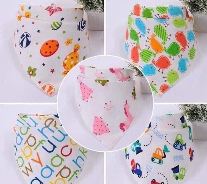 (bán combo 5&10&15&20 chiếc)Khăn quàng cổ có nút bấm,Khăn yếm tam giác cho bé loại cotton 2 lớp có 2 cúc bấm (họa tiết ngẫu nhiên)