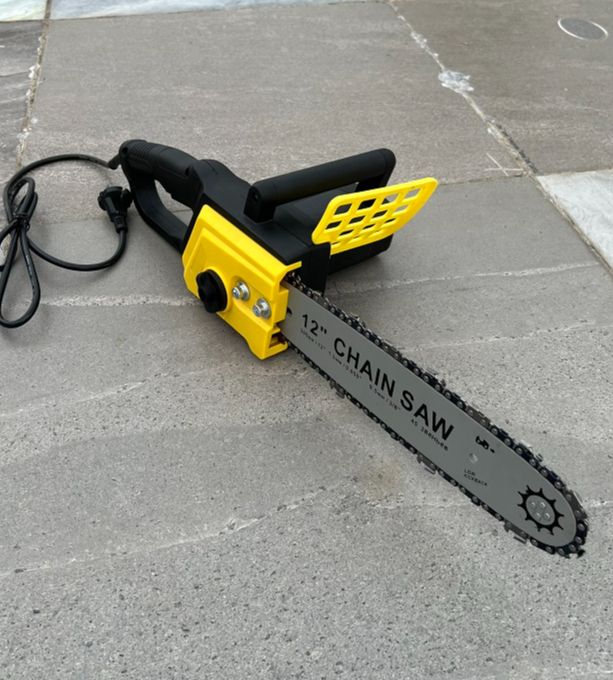 Máy cưa xích chạy điện cầm tay công suất lớn nhỏ gọn cắt khỏe