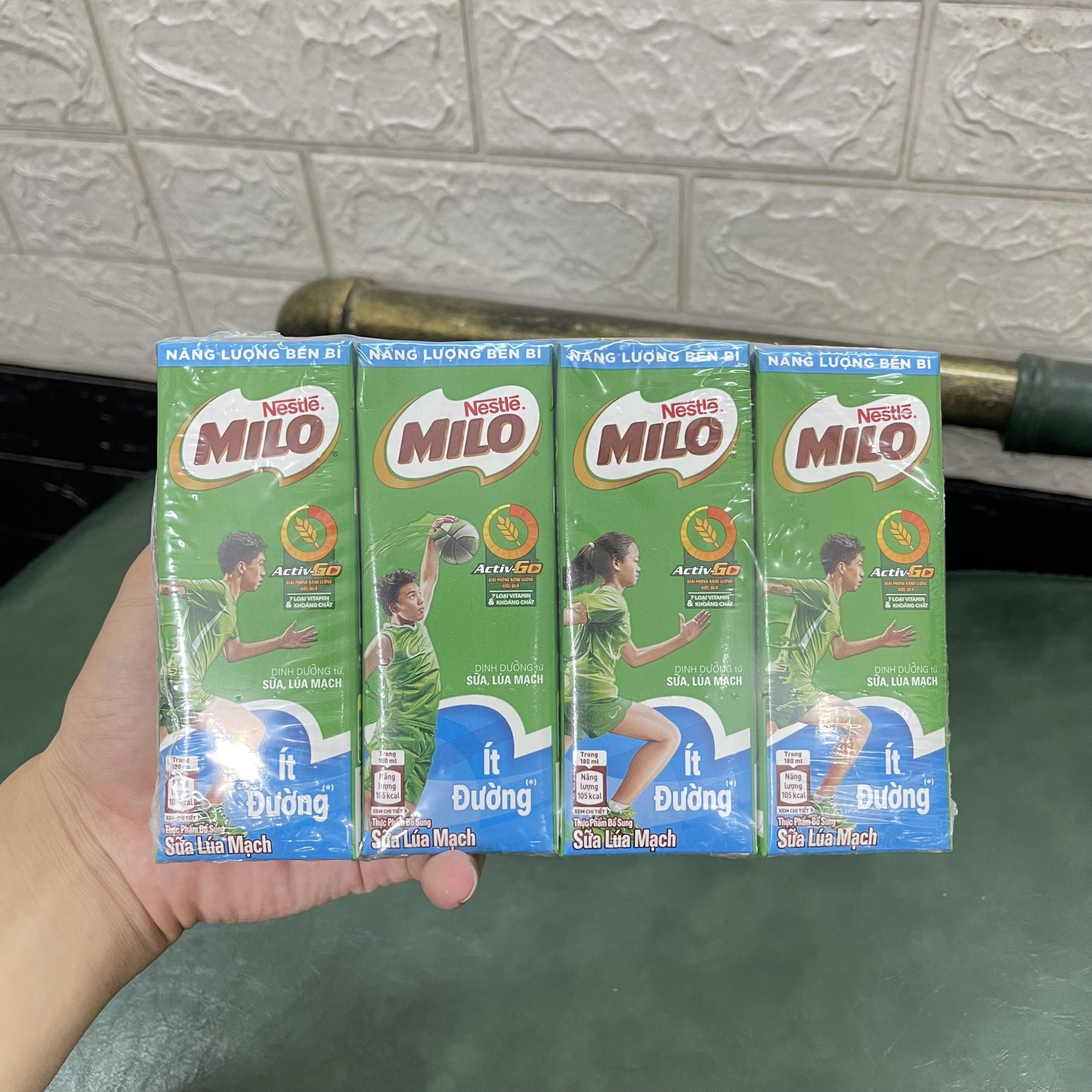 Lốc 4 hộp thức uống lúa mạch ít đường Milo Active Go 180ml