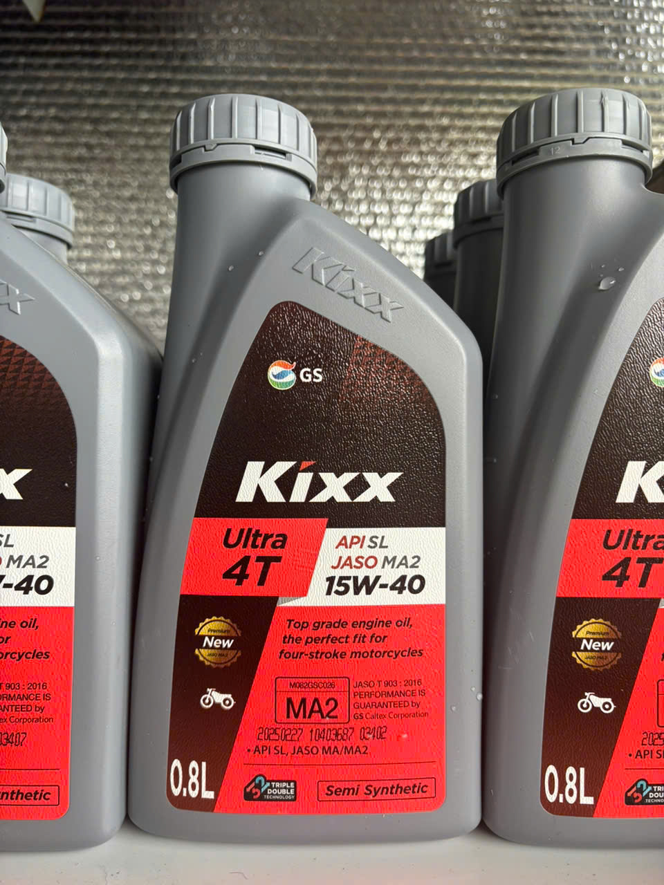 Nhớt xe máy số Kixx 15W-40 thể tích 800ml