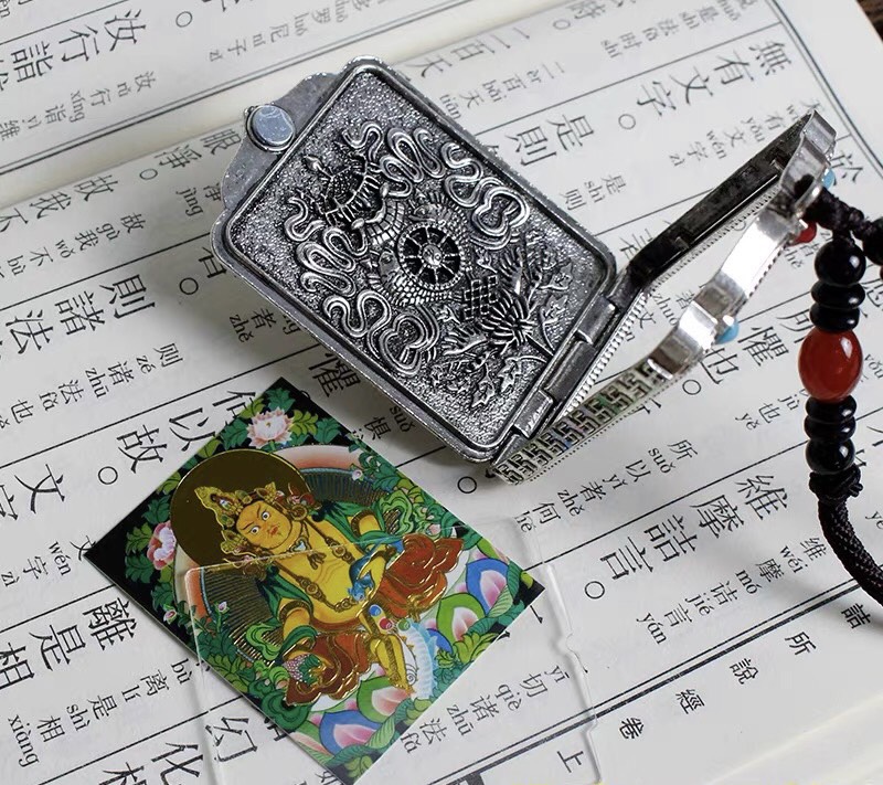 HOÀNG THẦN TÀI BẢN VUÔNG - PHÁP BẢO TÂY TẠNG THẦN TÀI CỦA SỰ GIÀU CÓ, THỊNH VƯỢNG - THẮNG LÔ ĐỀ CỜ BẠ