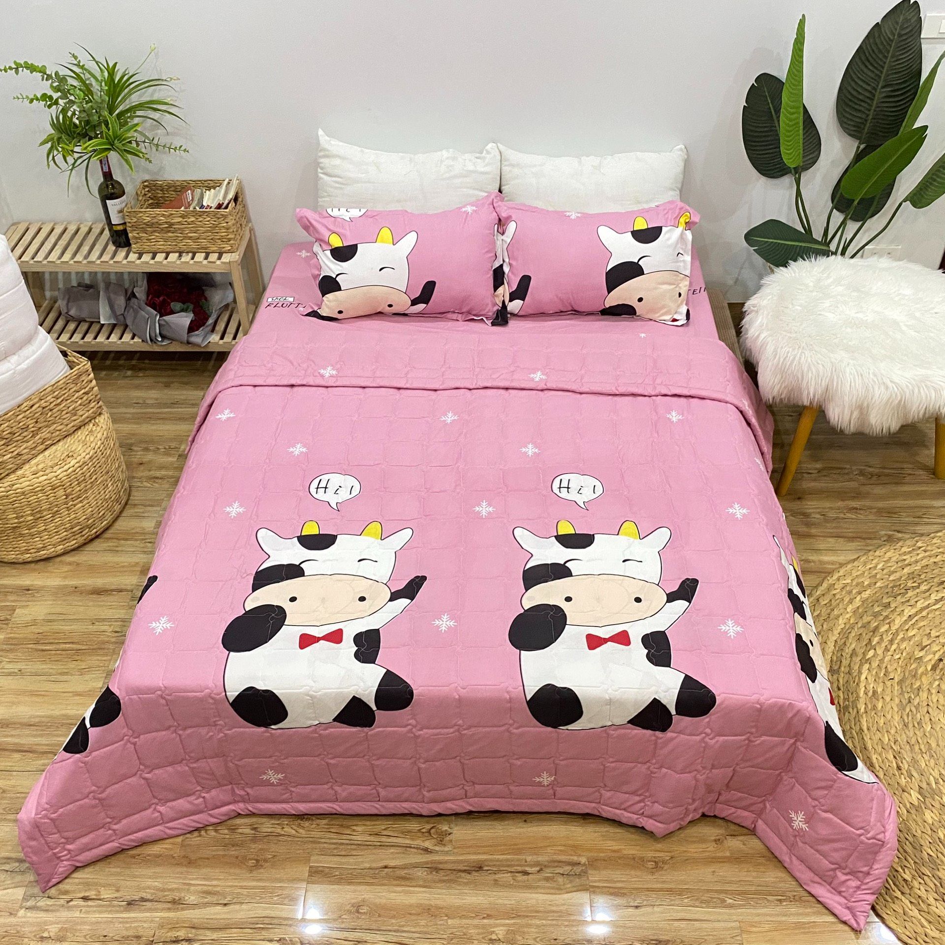 Bộ chăn ga gối cotton poly - bò hồng tiệm nhà cá