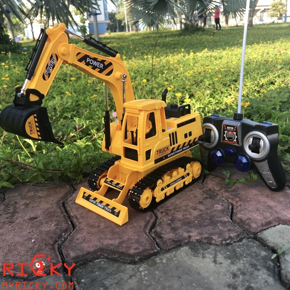 Xe cần cẩu điều khiển - bánh xích - cần cẩu di chuyển 300'