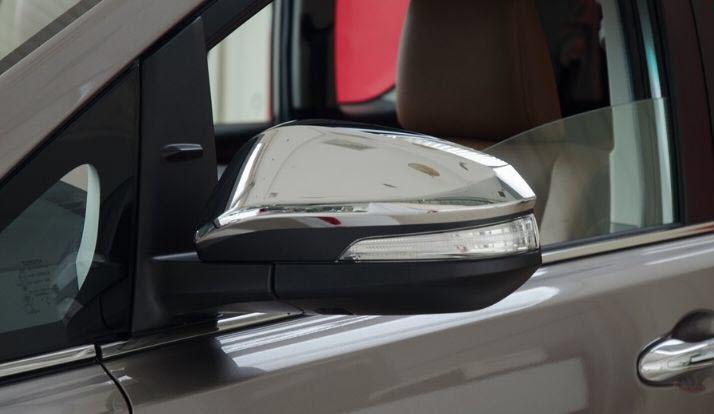 Ốp trang trí gương chiếu hậu Innova 2017 2018 2019 2020 2021