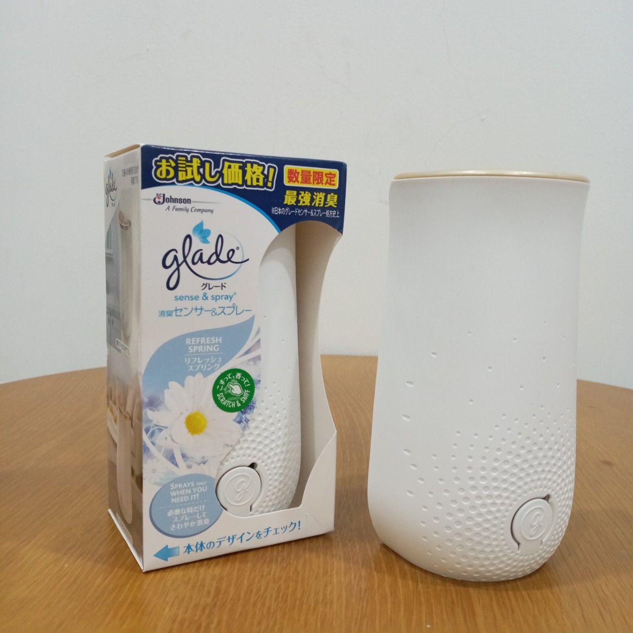 Máy xịt thơm phòng tự động glade nhật bản