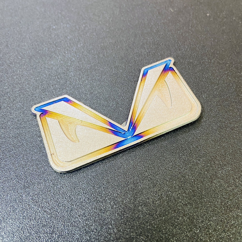 [HCM][ĐÔI MẮT FENDI] TEM TITAN ĐÔI MẮT VUI NHỘN DÁN TRANG TRÍ CHO NHIỀU DÒNG XE CAO CẤP KEO 3M (TITAN VÀNG NHẠT)