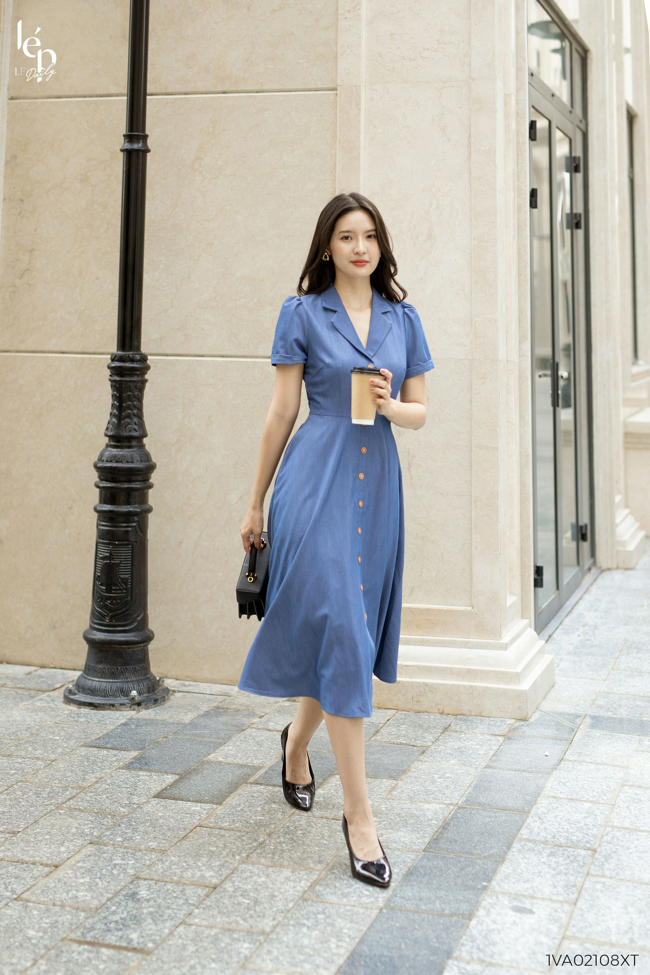 Đầm denim cổ 2 ve chiết eo 1 hàng cúc, váy công sở ds01v302108t1 lep'