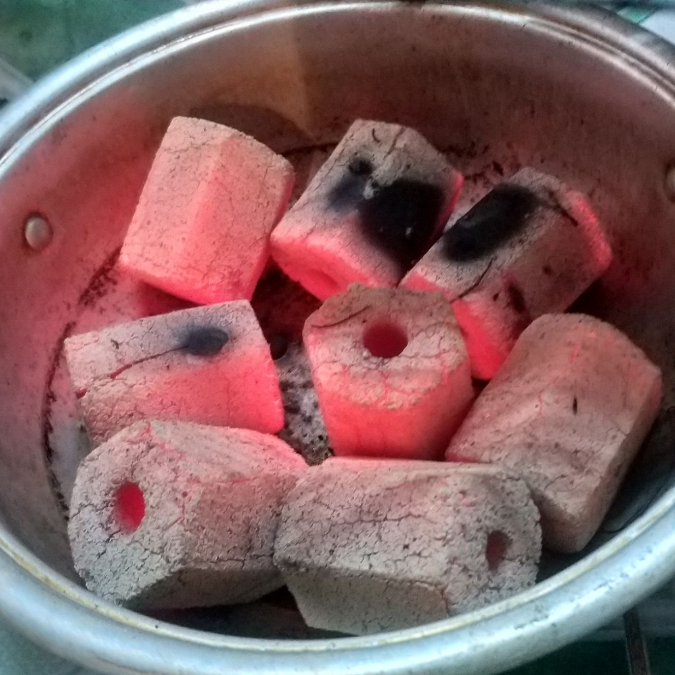 THAN GÁO DỪA KHÔNG KHÓI PHƯƠNG NAM