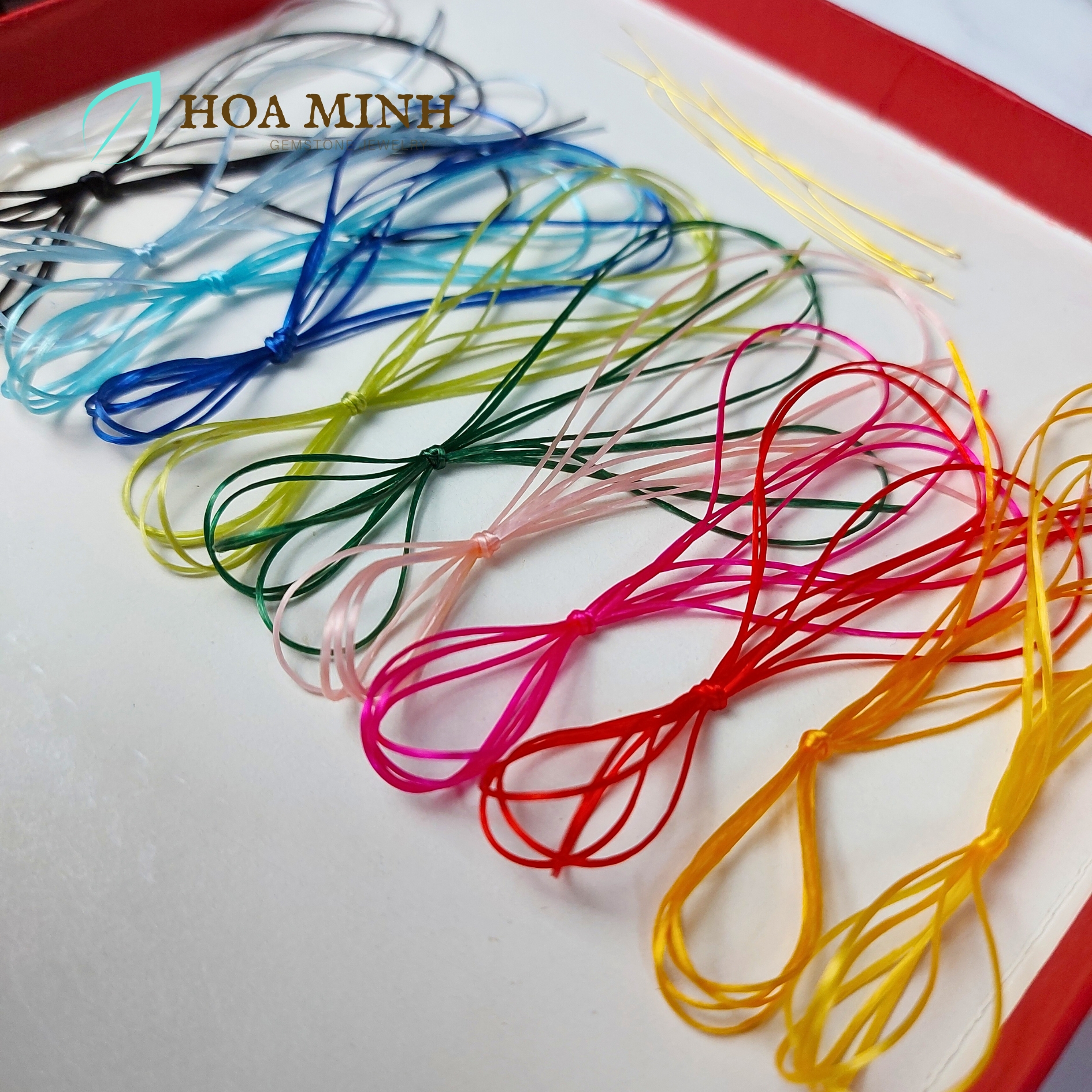 [Hàng tặng kèm] Một bó kim chỉ chun lụa 2m xâu vòng tay màu sắc ngẫu nhiên, hàng shop tặng kèm | Hoa Minh Gem